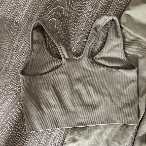 SET ACTIVE X Madelyn Cline Sculptflex Set SIZE M - Picture 4 of 7